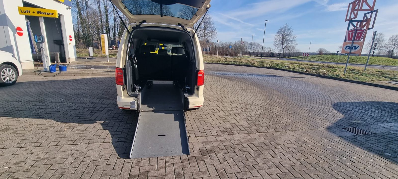 Einstieg über die Rampe am Fahrzeugheck